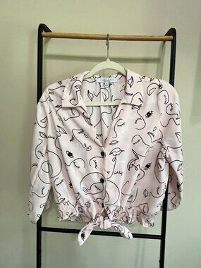 Sweet Rain Abstract Face Print Parisian Chic Button Up Tie-Front Top M